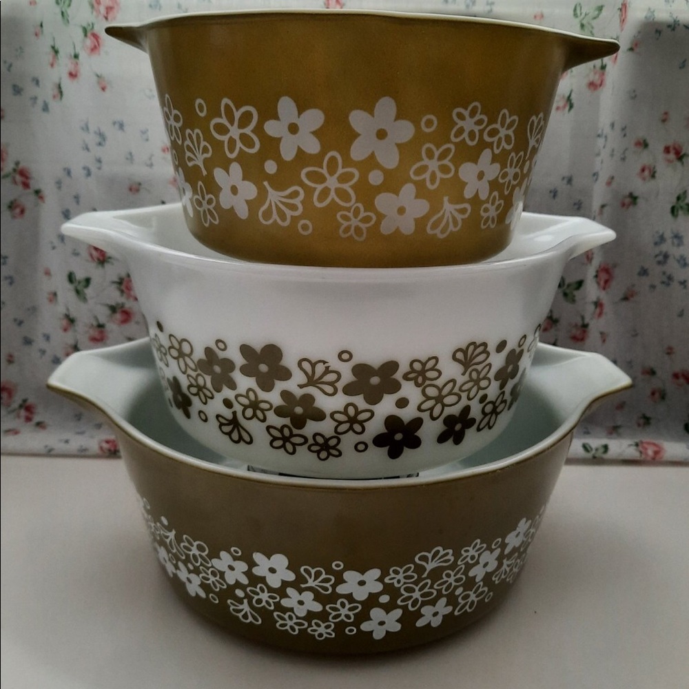 Pyrex Daisy Print Olive Green Cinderella Bowls